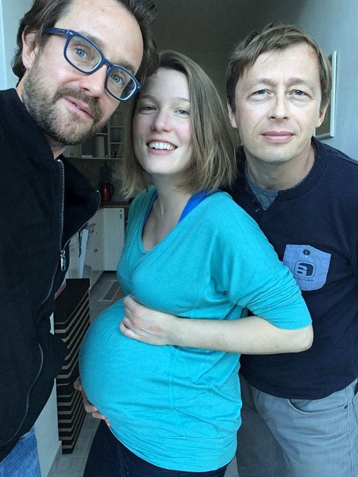 Danica Matušová s kolegom Jurajom Hrčkom a manželom Erikom Peťovským pred pôrodom